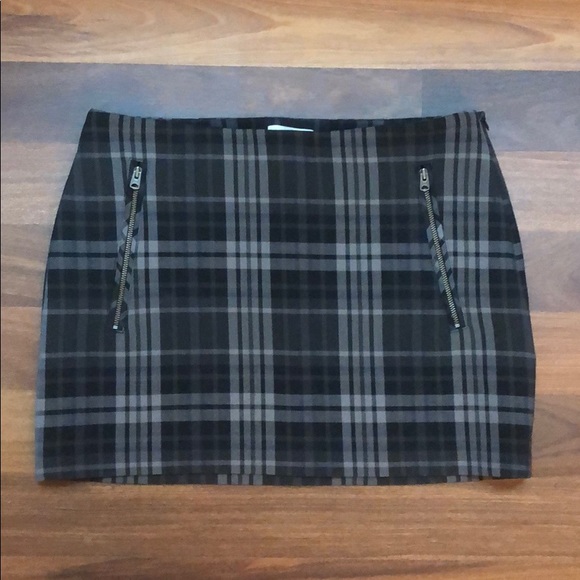 Aritzia Dresses & Skirts - NWOT Aritzia Wilfred Mini Skirt in Grey Plaid